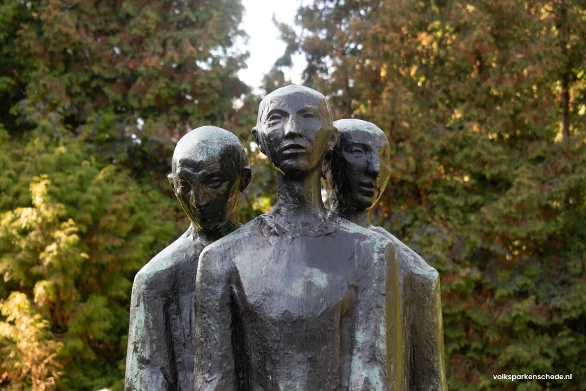 Beeldengroep van Mari Andriessen